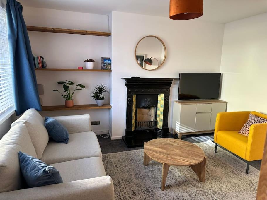 דירות Revamped Holywood Town Centre House מראה חיצוני תמונה