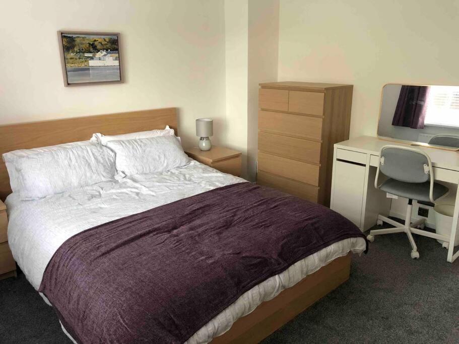 דירות Revamped Holywood Town Centre House מראה חיצוני תמונה