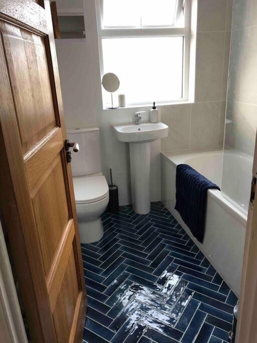 דירות Revamped Holywood Town Centre House מראה חיצוני תמונה