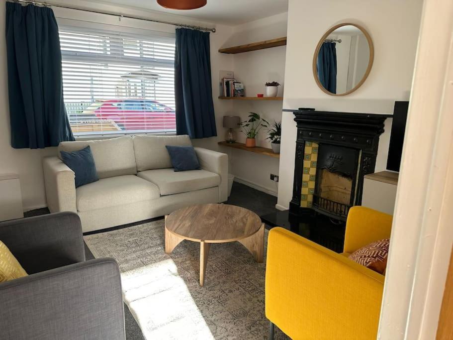 דירות Revamped Holywood Town Centre House מראה חיצוני תמונה